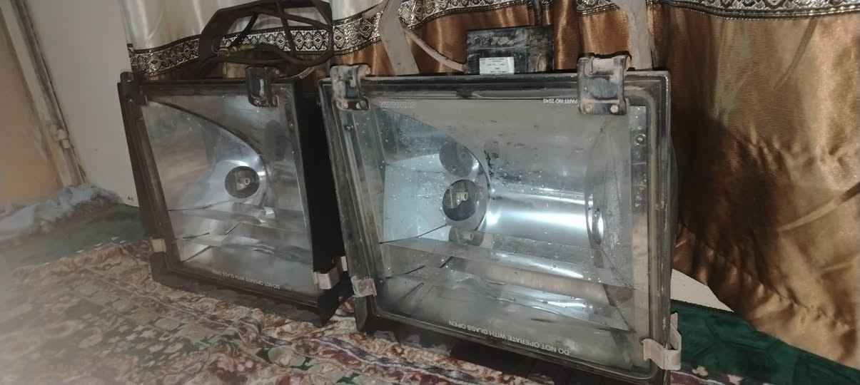 السلام عليكم ابلاجكتورات ابو الشاحنه عدد اثنين كبير الحجم بدون مصابيح فقط بلاجكتورات نضيفات للبيع سعر تواصل على الرقم  ***********
