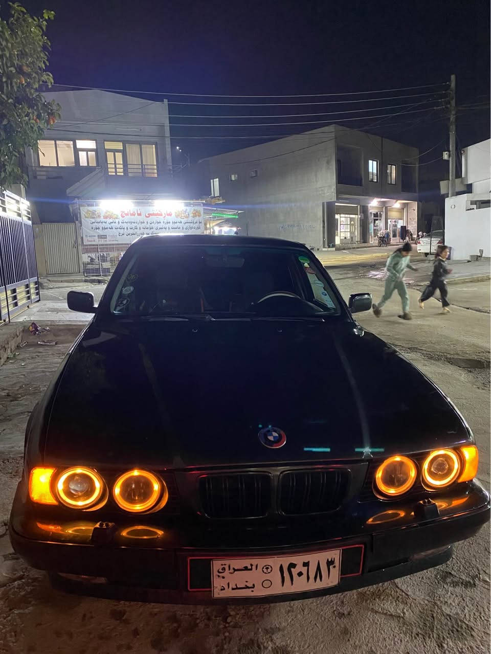 Bmw 525 گير تؤماتيك فول فوله به س سلايت نيه مؤ ديل ١٩٩٤ته قه و ره قه به شه رت گيرو مه كينه ي به شه رت ٤ جام كاره باي ئارم هه ولير ژ.م *********** أربيل, العراق
