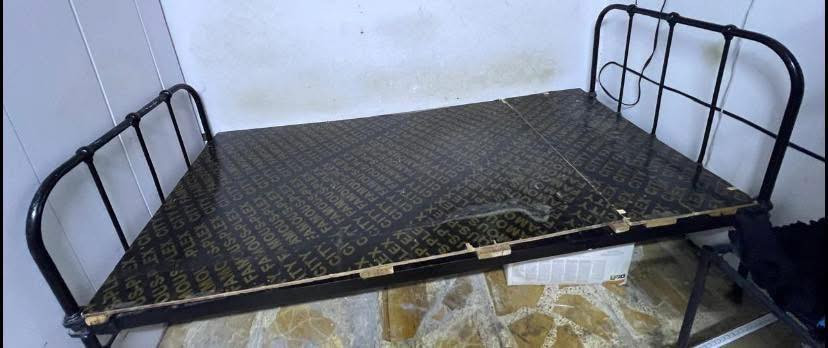 سرير طابقين خشب وحديد السعر 60 الف تكمة ثقيل  نفر كامل 90*190
كنتور سلايد تركي السعر 100 الف
مرايا طولانية خشب توكي متحركة السعر 60 الف 
سرير حديد وخشب 
نفر كامل 90*190
للبيع 
السعر 45 الف 
للاستفسار مراسلة واتساب 
***********
