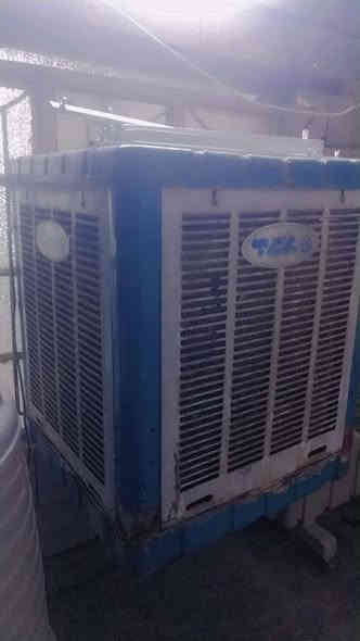 كاونتر جديد حته لاسق بي 
ويا سنك 3قطع  سعر 100
تخم نظيف 100
ثلاجه شغاله ونظيفه مابيهه زنجار 150 
كونفيره لايلون 100 جديده وشغاله والمبرده حديد 50
الطباخ مصري شغال 175 
العنوان بغداد ام الكبر والغزلان 
***********
