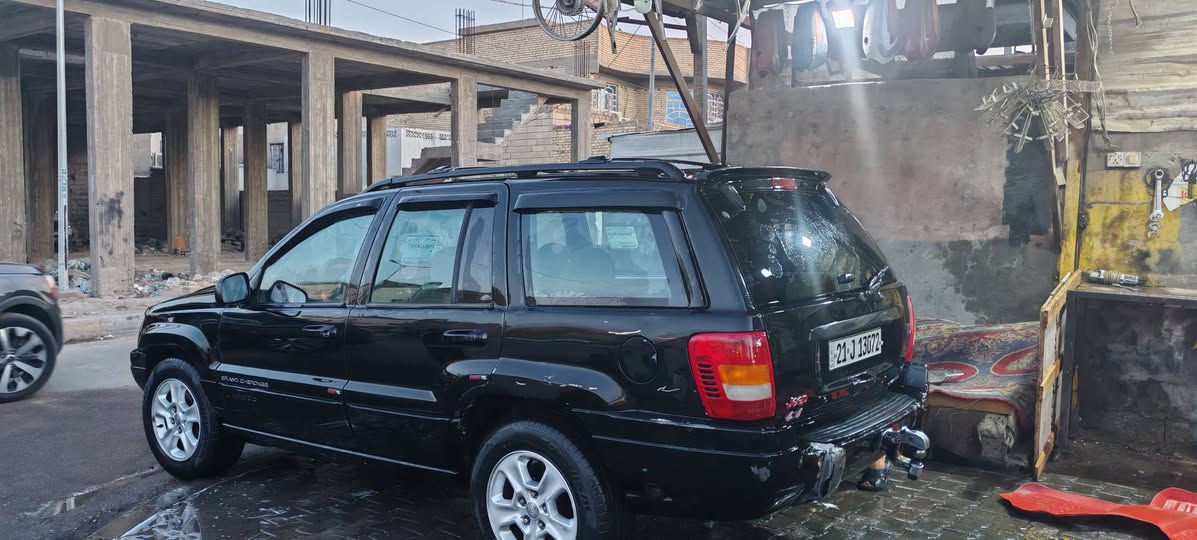 جيب شيروكي 2000 مكينة 6 سلندر بلادي. سيارة حلوة    وجاهزة  من كلشي   تبريد. تدفئة  كهربائيات. حدادية   بس  مصبوغة حزام   ما بيه اي ضربة   السيارة  رقمهة  سليمانية   موجودة بكربلاء باسمي السيارة.. سعرهة 65$.
***********
