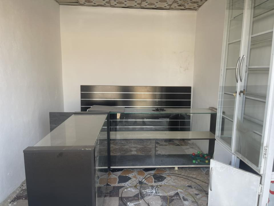 ديكور كامل مال موبايلات للبيع ميز عدد 2 
بورد خشب عدد 2 عارضه مال موبايلات 
+158 جنكال حديد 
للتواصل على ***********

العنوان سايدين حي صدام
