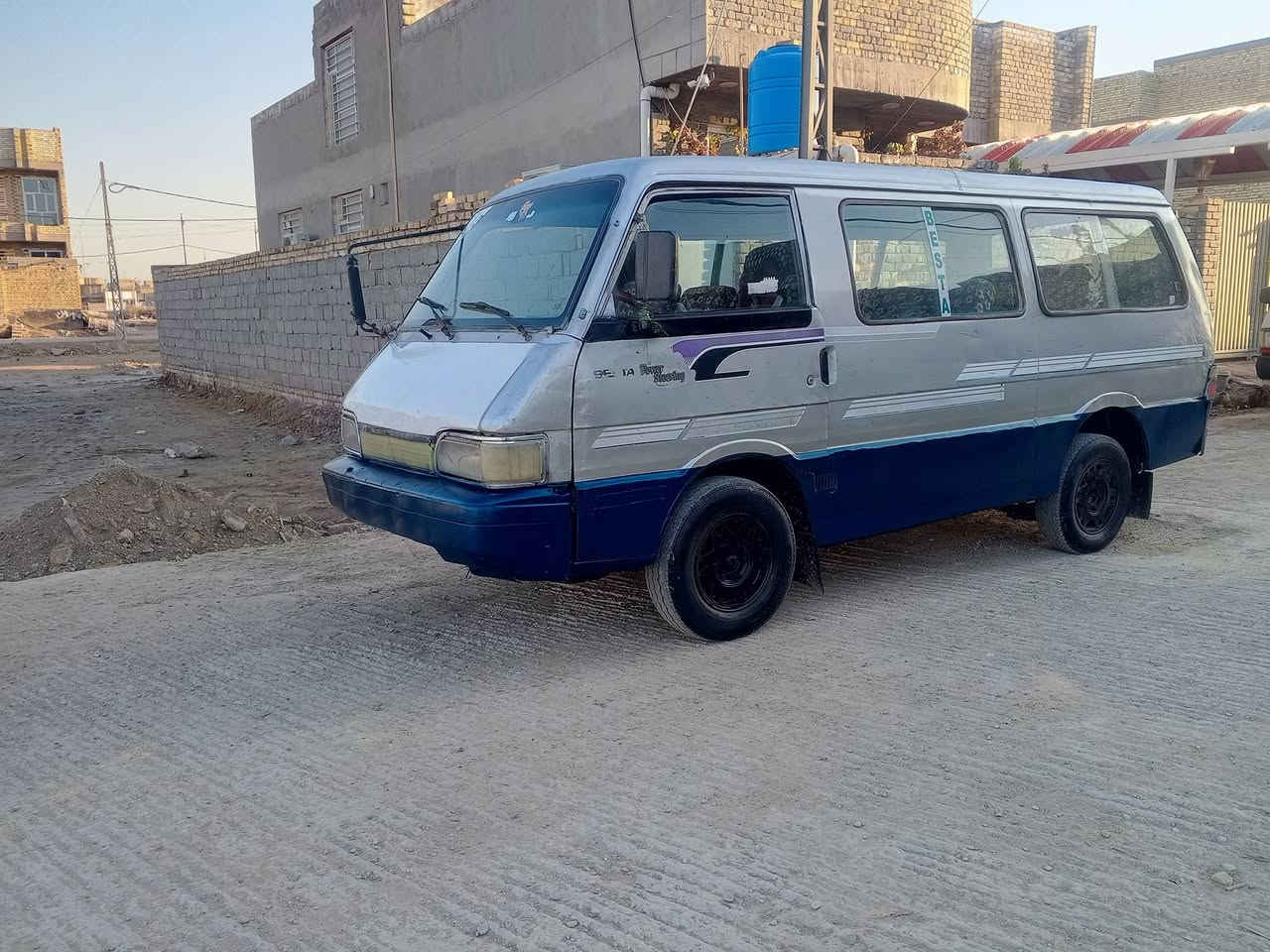 سلام عليكم سياره كيا بسته للبيع موديل ٩٢ مكينه وكير واكسن بل جيس راعيه ما اندله  اتكفل من سرقه وعشاعر فقط السعر ١٦ وبيها مجال بسيط مكان واسط ***********
