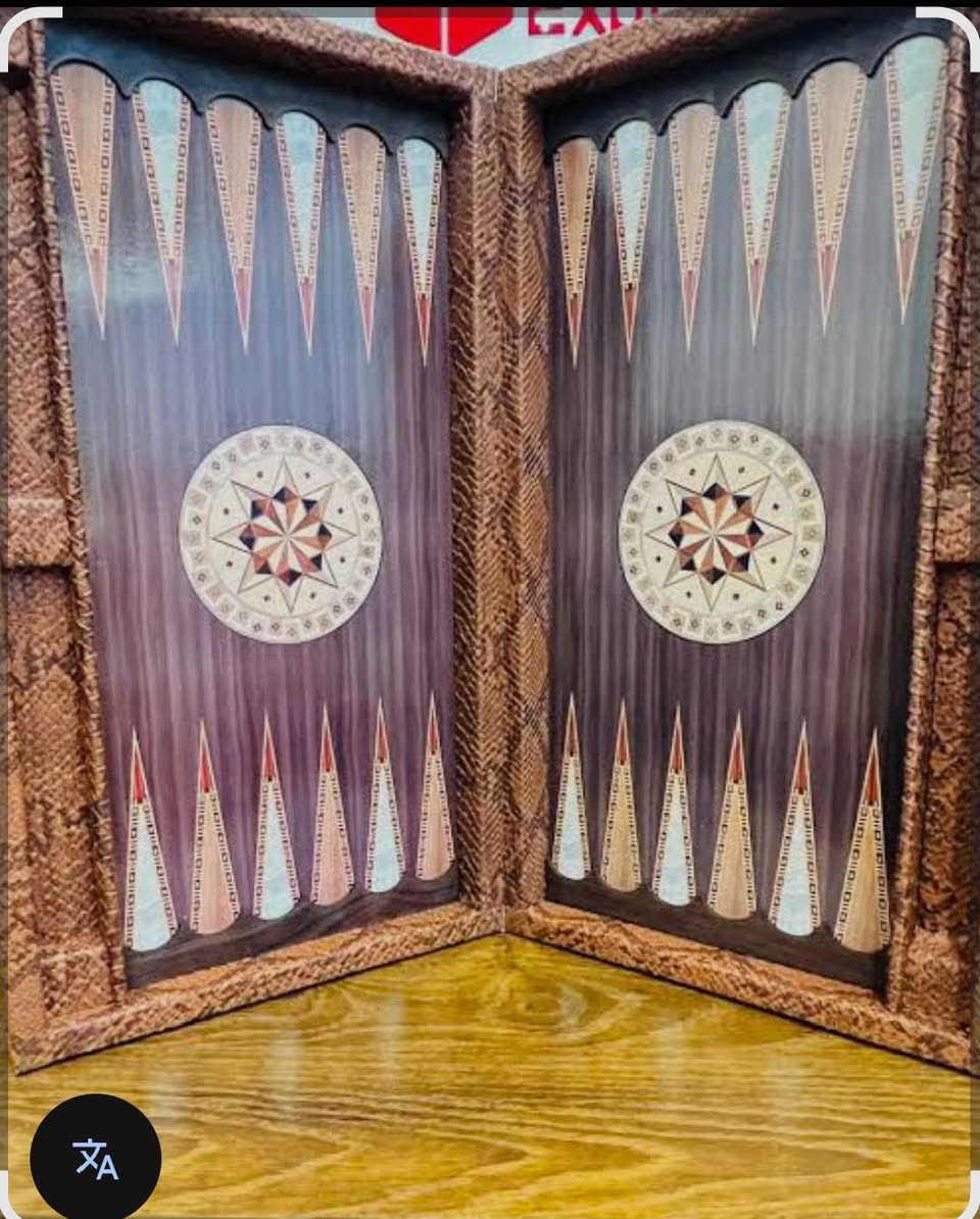 تعلن مكتبة حسين عن وصول وجبه ثانيه من طاولي جلد طاولي خشب بنسب الاسعار سعر طاولي جلد 15000الف 
وسعر طاولي خشب ب 13000الف 
العنون شارع مدرسة عشتار مجاور محطة ماي ارو نبع الفرات واتساب ***********
