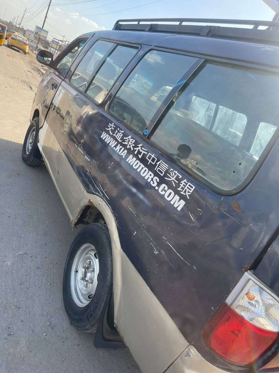 السلام عليكم بريجو موديل 1995 رقم انكليزي تخم تاير جديد مصفره هيئه وغرامات رقم بغداد مكاني بغداد حي النصر سنويا جديده 2029 السعر 47 وبيها مجال 
رقم ***********
