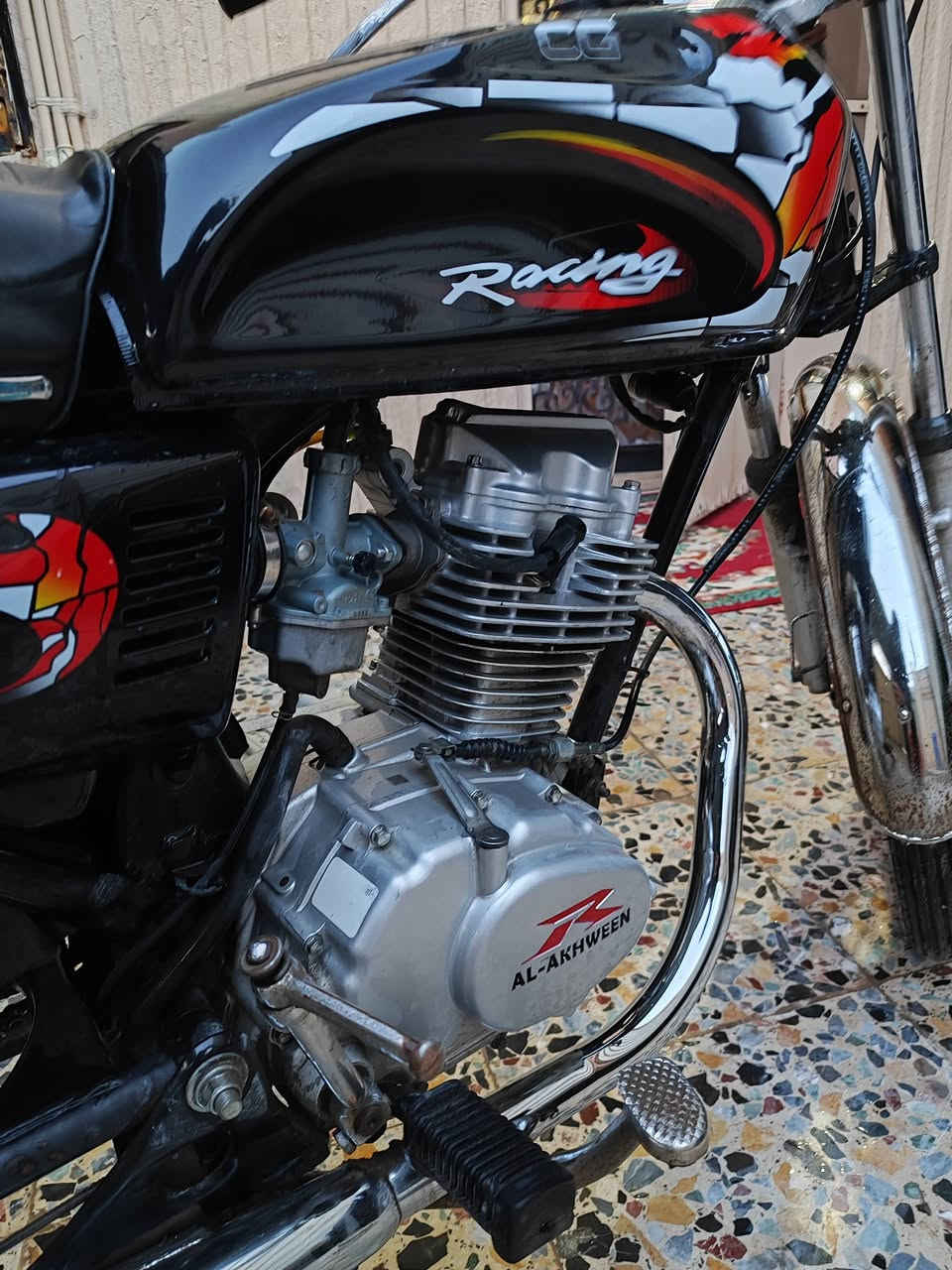 ادوات دراجه نضيفه مكينه حلوه مفتوحه بس بستم مبدل ب 450 وبيها. مجال 
***********
