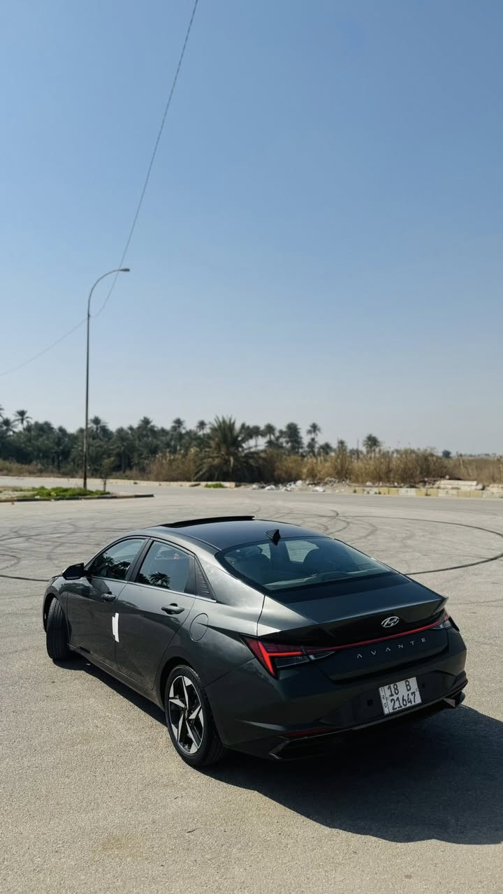 هيونداي النترا 2023 وارد — فئة Limited (لمتد) فل كامل
اللون: زيتوني 

🔹 المواصفات:
 • محرك 2.0L 
 • شاشة وسطية كبيرة 10.25 إنج
 • شاشة عدادات ديجيتال كاملة
 • نظام Apple CarPlay & Android Auto
 • كاميرا خلفية + حساسات خلفية
 • بصمة تشغيل ودخول ذكي 
 • فتحة سقف
 • كراسي جلد أصلية
 • تحكم كهربائي بمقعد السائق
 • دفئة مقاعد 
 • شحن لاسلكي
 • مثبت سرعة ذكي
 • نظام المحافظة على المسار
 • تحذير النقطة العمياء
 • اوتو هولد +هاند بريك دكمه
 • اضاءهLEDمحيطي داخل السياره ب75لون
 • إضاءة LED أمامية وخلفية
    •.     تدفئه استيرن 
    •.     رادارات محيطيه

حادث السياره شبر من جاملغ وره السايق مع قبغ الجنطه تبديل نفس الون 
ماشيه30الف حقيقي قابل للزياده رقم بابل بسمي تحويل ثاني يوم مكان السيارة بابل مركز المدينه
لاستفسار اكثر
***********
