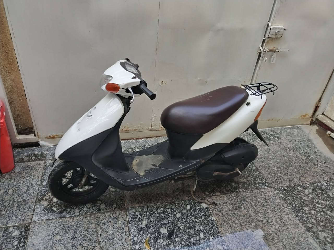 سلام عليكم لبيع دراجه سازوكي رياضي دراجه مطلعه وكيل صارله فتره عندي أوراق بأسمي درجه نضيفه رايده 250 مكاني ميسان اللأتصال ***********
