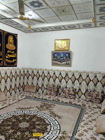 بيت طابقين 125متر للبيع في حي القدس 
الطابق الارضي غرفة وصاله ومطبخ وصحيات 
الطابق الثاني غرفتين وصاله وصحيات 
للاتصال على الارقام التاليه 
***********
***********
ابو زينب للعقار
