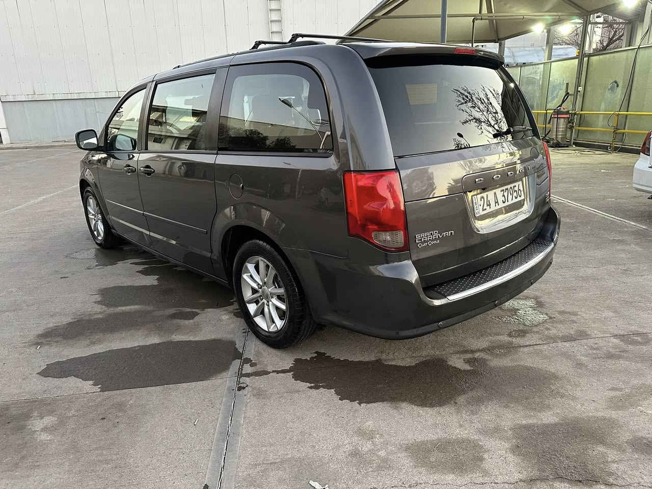 دوج كرفان 2016
فول مواصفات
سياره جديد جديد
كير مكرك مكفول 
فحس هزه سنويه جديد
سياره بي قطعتين نوص 
سعر(147) بي مجال
مكان اربيل ***********
