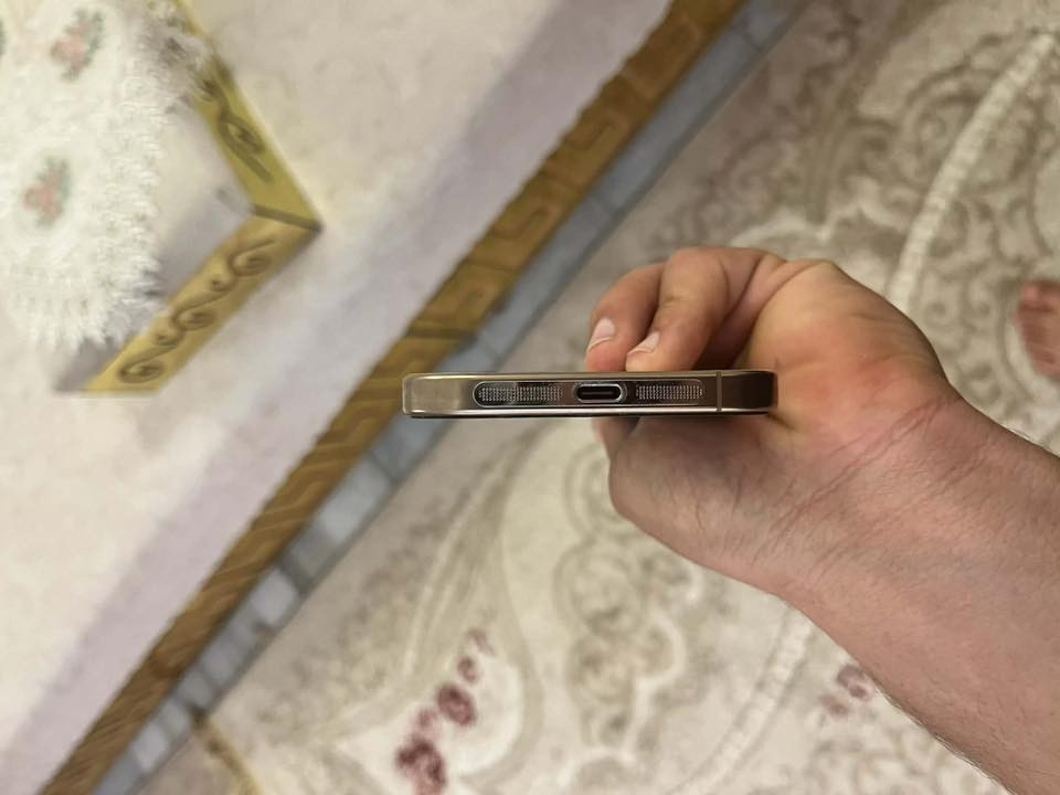 السلام عليكم اخوان ١٦ برو ماكس شرق اوسط نضافه ١٠٠٪؜ بطاريه ٩٩ بعده داخل الضمان مكاني محموديه 
***********
