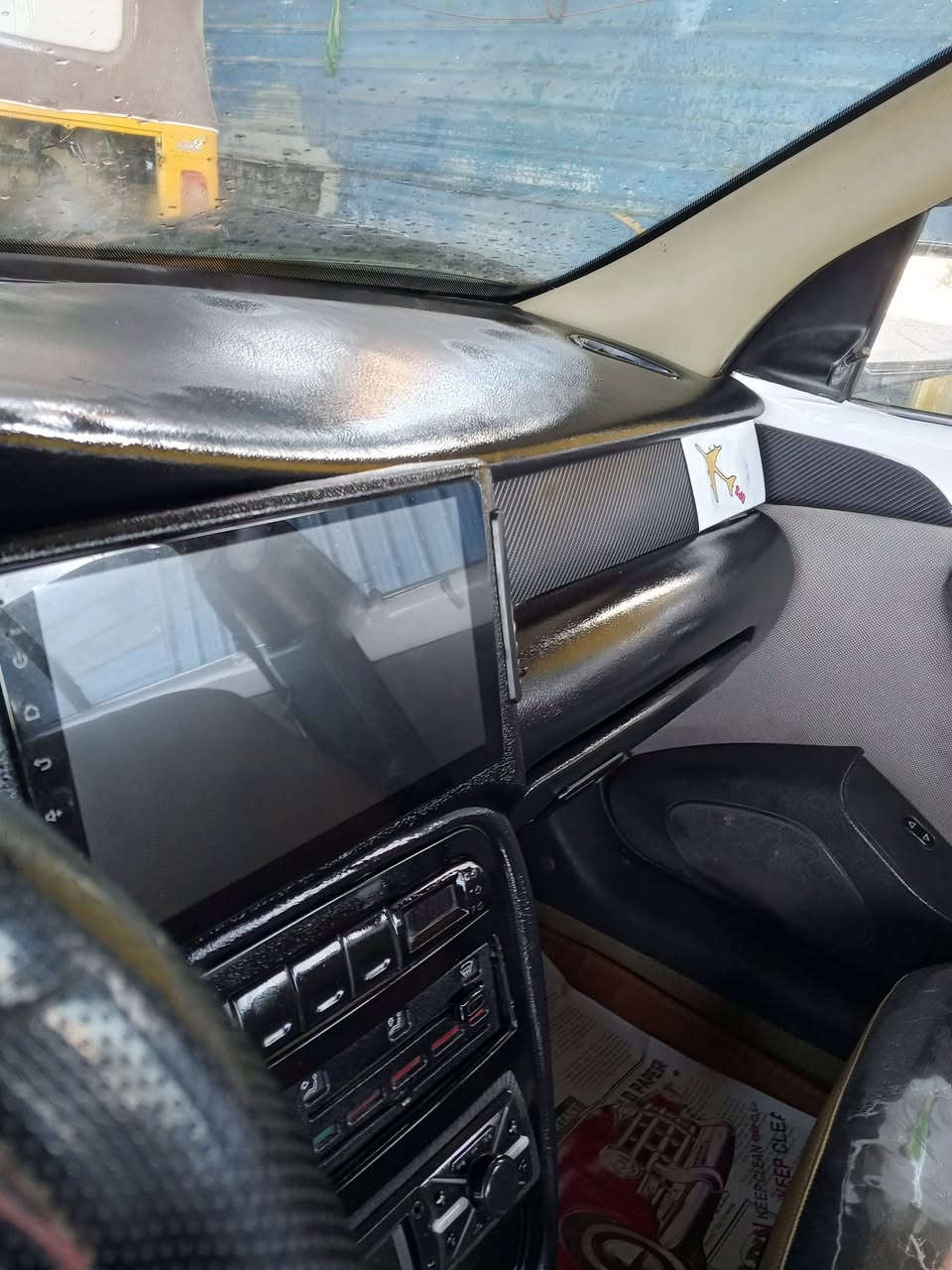 السلام عليكم
سمند موديل 2009 بيه خيط تبخير بالمكينه فقط كهربائيات شغاله تخم تاير نضيف السياره مصفره هيئه وغرامات سنويه ب اسمي تحويل ثاني يوم السعر 22 وبيه مجال 
مكان السياره بغداد التاجي 
***********
