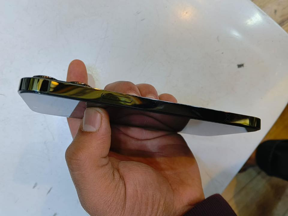 700 ايفون 13 برو ماكس ضهر فقط  مكسور
عفحص وياك.كارتون ويا    256 ذاكره  *********** مكاني ديوانيه
