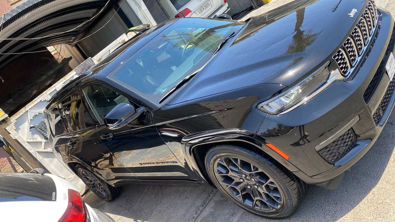 اعلى مواصفات واعلى فئة بل جيب كراند شيروكي سومت 1/1
موديل 2024

المحرك : V6. 3.6L .

العداد 5000 mi 

مقاعد 7 راكب 

رقم : بدون رقم

لون : اسود

فول موصفات اعلى شيء 1/1 

دفع رباعي 4x4

  نظام تعليق هوائي (جكات).

  قيادة ذاتية عند المنعطفات.

  رادار امامي مع مانع تصادم .

  .

  تحذير الخروج عن المسار .

  مستشعر نوم السائق مع نظام التوقف الآلي

  تحذير النقطة عمياء ٥ .

  نظام تحذير عند التقاطعات.

  نظام تحذير عند تجاوز السرعة المحددة.

  

‏

  نظام تقليل الضجيح داخل المقصورة.

  إنارة محيطية.

  شاحن موبايل وايرلس.

  تعديل وضعيات مقود السائق كهربائيا.

  مرايا تعتيم ذاتي.

  المرايا الجانبية قابلة للطي كهربائيا

مرايا الجانبية فاد

ظام الصوت من ماكنتوش مع 19 سماعة.

ويل قياس 21 انج .

* سقف بانوراما .

  شاشه كبيرة 10.1 انج .

  شاشة للراكب الأمامي .

  نظام الخرائط (GPS) .

  عرض خرائط الطريق على لوحة القيادة.

  لوحة القيادة بقياس 12 أنج.

  4 كاميرات خارجية مع بخاخات ماء للتنظيف.

 

  

  المصابيح الأمامية زنون .

  كشافات الضباب زنون .

  دخول ذكي.

  بصمة على 5 ابواب للدخول الذكي.

  تشغيل عن بعد .

  الصندوق الخلفيي كهربائي .

  فتح الصندوق الخلفي مع حركة القدم.

أقل

 

  اضافات من الخشب الطبيعي للمقصورة الداخلية.

  ذاكرة لحفظ وضعيات الجلوس للمقاعد الأمامية

  مساج للمقاعد الامامية .

  المقاعد الأمامية كهربائية .

  المقاعد الأمامية تبريد وتدفئة .

  المقاعد الخلفية تدفئة وتبريد .

  ستائر للشبابيك الخلفية.

  انارة داخلية LED متعددة الالوان .

  حساسات امامية وخلفية .

  7 راكب.

  مكيف خلفي مع وحدة تحكم منفصلة .

  تدفئة مقود القيادة.

  مانع تصادم خلفي .

  بلوتوث تلفون .

  محدد سرعة .

  نظام التشغيل والاطفاء الاوتوماتيكي 

  مكيف خلفي مع وحدة تحكم منفصلة .

  تدفئة مقود القيادة.

  مانع تصادم خلفي .

  بلوتوث تلفون .

  محدد سرعة .

  نظام التشغيل والاطفاء الاوتوماتيكي .

  نظام بريك اوتماتيكي

وبعد هواي مواصفات ما مذكورة . 

حادثها  بنيد وجاملغ امامبي نفس لون ابلادي  بدون دواخل  وصبغ جاملغ خلفي صبغ

رقم صاحب السيارة 

***********

السعر 28000$بدون لوحات
