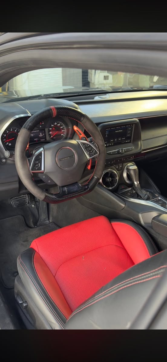 السلام عليكم
كمارو RS 2019 V6 للمراوس فقط بجارجر v6 او rt 
سيارة ماشية 70 الف قابل للزيادة ضررها جاملغ عكس السايق مثل ما موضح وباب تبديل لون سيارة كلش نضيفة واستخدام شخصي 
*********** واتساب
