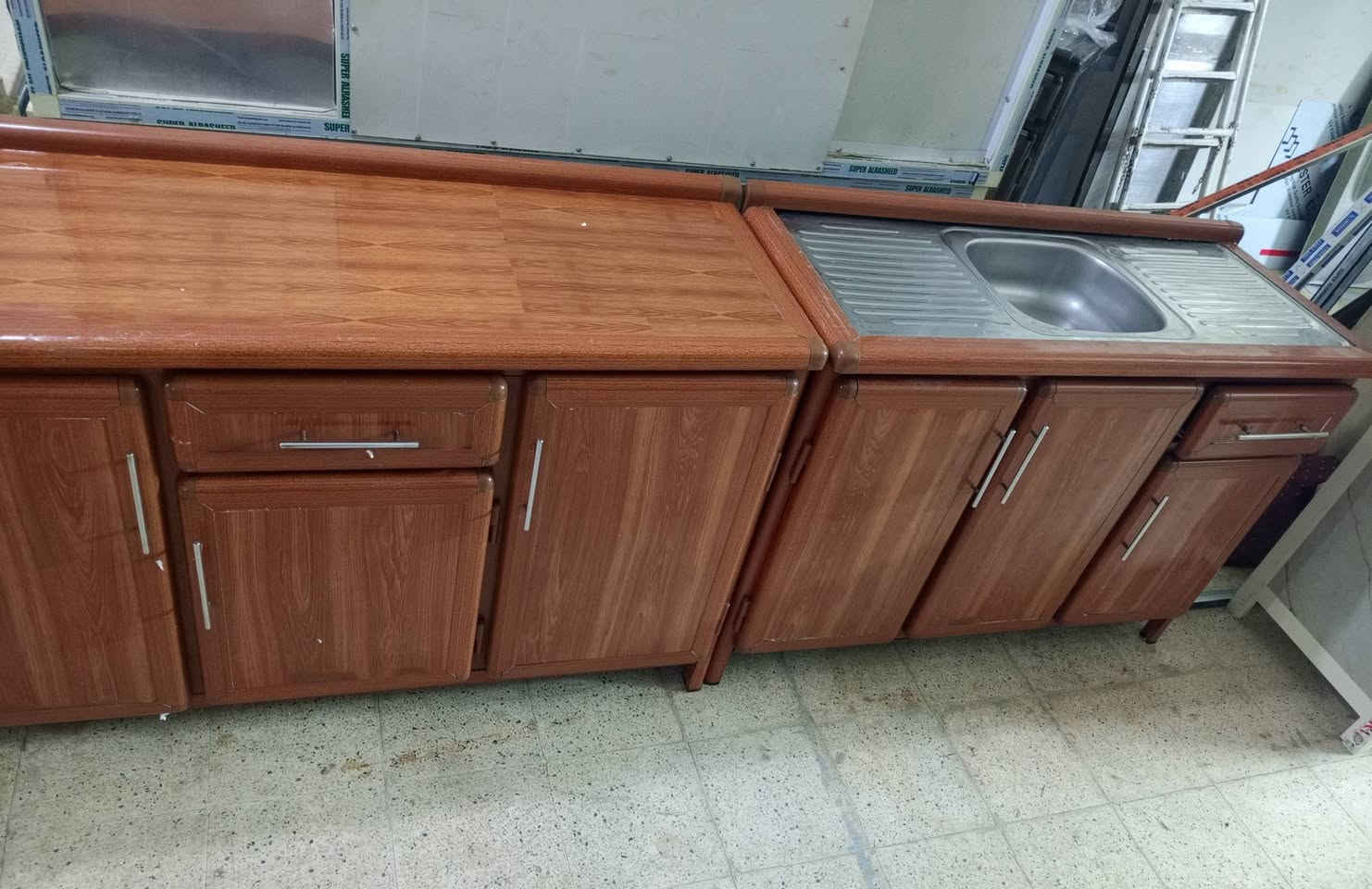 مستعد لشراء الكاونترات المستعمله التعبانه والنظيفه.
متاح .كاونتر قطعتين بدون ملحق الارضي متر ونص والسنك متر و30 سم .شغل تجاري .السعر 175 الف .سعر نهائي .العنوان قادسيه 2 قرب جامع ذياب العراقي 
***********
***********
متوفر واتساب وخدمة توصيل داخل الموصل
