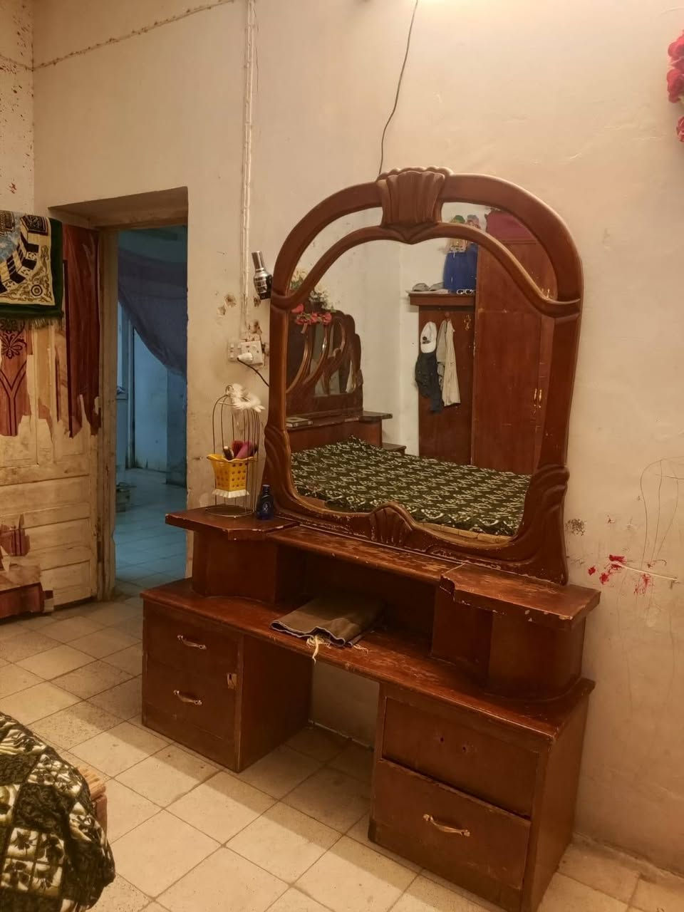 غرفة نوم للبيع مناسبه جدا بـ250 وبيها مجال لتواصل ***********
