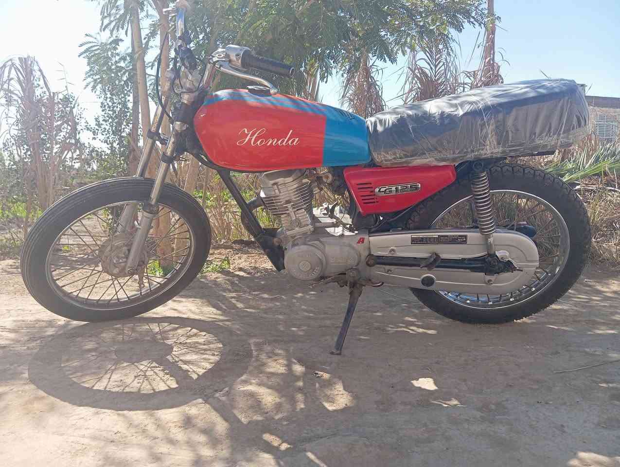 السلام عليكم دراجة كلك للبيع نضيفة ومحرك نضيف تايرات جدد كلشي ما عايزة مكان مشخاب وهاذة رقمي ***********
