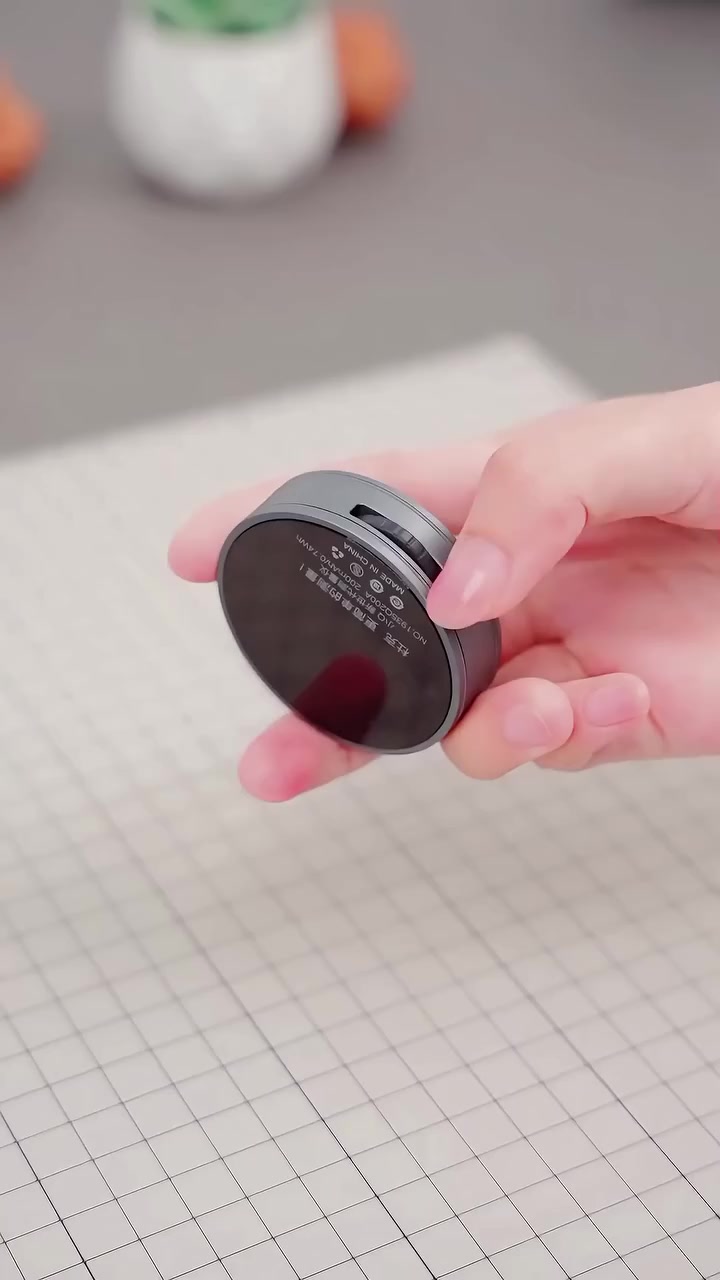 مزاد فيته Atuman Mini Q الإلكترونية الذكية (من شاومي) 🔥
💸 بداية المزاد: 7,000 دينار
📈 أقل زيادة: 1,000 دينار
تضاف تكلفة التوصيل بعد انتهاء المزاد

⏳ نهاية المزاد: 48 ساعة بعد الموافقة على المنشور

​📏 شنو هذا الجهاز؟
بديل ذكي وصغير لـ "الفيته العادية"، يقيس المسافات المستقيمة والمنحنية، وأهم ميزاته:
​يقيس المسافة المحصورة (من حافة لحافة) والجهاز يحسب طوله من ضمن المسافة تلقائياً، أو يقيس (من نقطة لحافة).  
​يحسب محيط الأشياء الدائرية والأسطوانية ويطلعلك القطر مباشرة.  
​تكدر تغير وحدة القياس بين السنتيمتر (cm) والإنش (in) والقدم (ft)، والشحن Type-C.  
تحفظ 10 قراءات
الجهاز اصلي من شاومي
ملاحظات:
الجهاز جديد، بس بي بقعة صغيرة جداً بطرف الشاشة تبين فقط لمن تباوع عليها من زاوية (ما مأثرة نهائياً على الأرقام والشغل) كما موضح بالصورة، وأكو تلف بسيط بأحد أطراف الكارتون الخارجي.

رابط المواصفات ودليل الإستخدام 

https://cdn.shopify.com/s/files/1/0684/3020/0988/files/ATuMan_Mini_Q-Manual.pdf?v=1760605118


**إذا كنت صاحب هذا الإعلان وتريد حذفه لأي سبب، رجاءا أرسل رسالة إلى الدعم الفني**