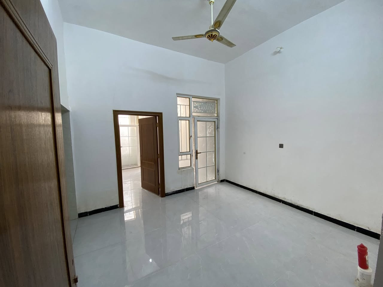 يالله 
مشتمل للإيجار 
بناء حديث 2025
طابقين 
غرفتين نوم 
صاله 
مطبخ حار + بارد 
استقبال (مضيف )
العنوان جمعية الامام ( حي الامام قرب مدرسة ثانوية بغداد  ) 
للاستفسار ***********
