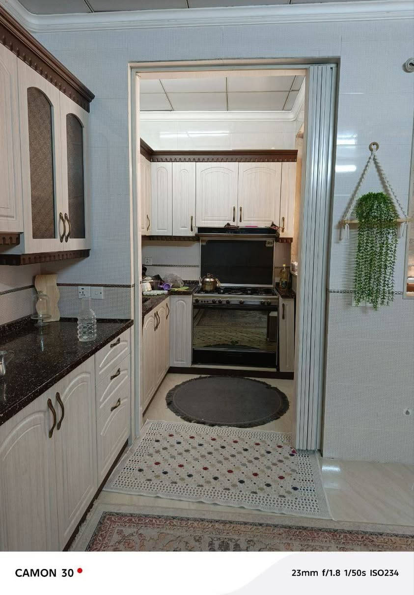 خانوو بۆفرۆشتن
ناونیشان هەولێر هەڤاڵان سیمی خاتواناوە
ڕووبەر 125تاپۆ
ڕووئاڕاستەی ڕۆژهەڵاتە
کۆڵانی 15مەتریە
دوونهۆمە
بێکهاتووە لە 
2ژووری نوستن
هۆڵ
ژووری میوان
چێشتخانەی ساردو گەرم
وەتساپ/***********
