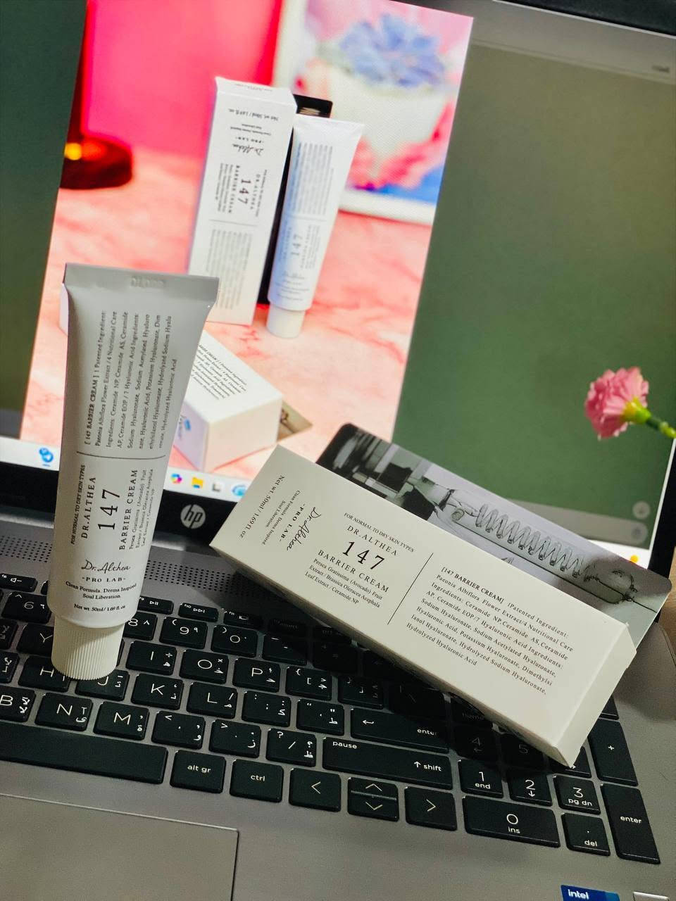 🌿 كريم دكتور الثيا 147 – Dr. Althea 147 Barrier Cream
لترميم حاجز البشرة، تهدئتها، وترطيبها بعمق 💧
🔹 يعزز الحاجز الواقي للبشرة
بفضل مركب Guaiazulene المهدئ، يخفف الاحمرار ويعيد التوازن للبشرة الحساسة.
🔹 ترطيب فائق بسبع طبقات من حمض الهيالورونيك
يرطب كل طبقة من طبقات البشرة ليحافظ على النعومة طوال اليوم.
#للحجز_والاستفسار_دايركت
#تصويرنا + #بوست + #ستوريات


**إذا كنت صاحب هذا الإعلان وتريد حذفه لأي سبب، رجاءا أرسل رسالة إلى الدعم الفني**