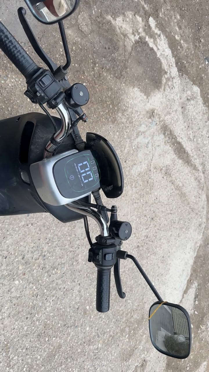 سلام عليكم دراجه شحن نضيفه شركه تايلنج بيهه ملاحظه وحده البطاريات نص عمر السعر ٤٥٠ للاستفسار ‭٠٧٧٠ ٤٦٦ ٥٠٠٠‬عنواني شارع فلسطين
