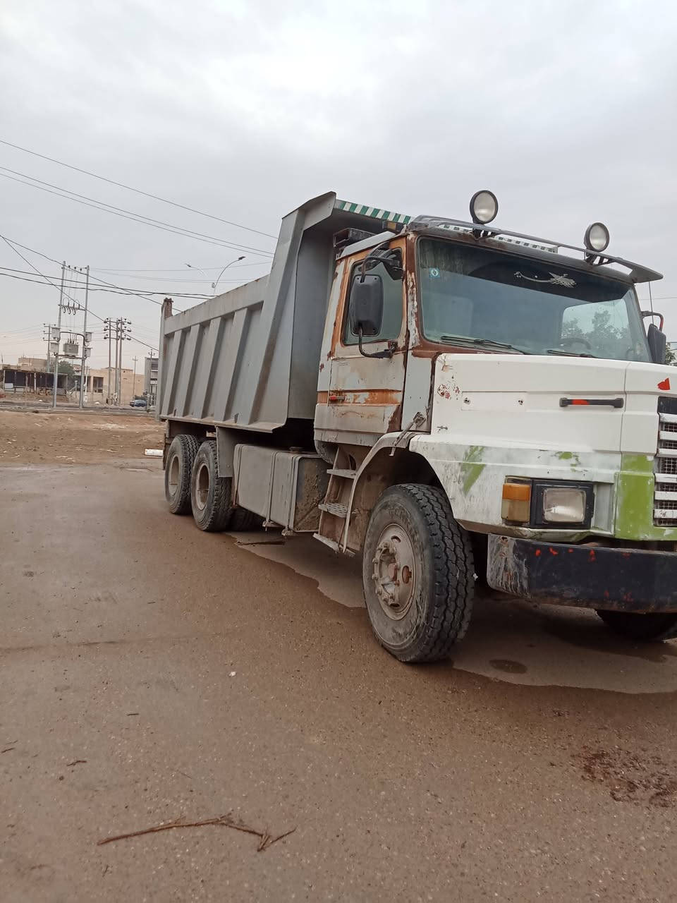 السلام عليكم سكانيا 112 محرك 113 تبخير. كير5/5لا يكر ولا يفلت مجموعه فراشه نضيفه بدي مايلر جديد تايرات جديده حداديه جديده قماره بدون صبغ .السعر 110وبيها مجال اتصال  ***********
