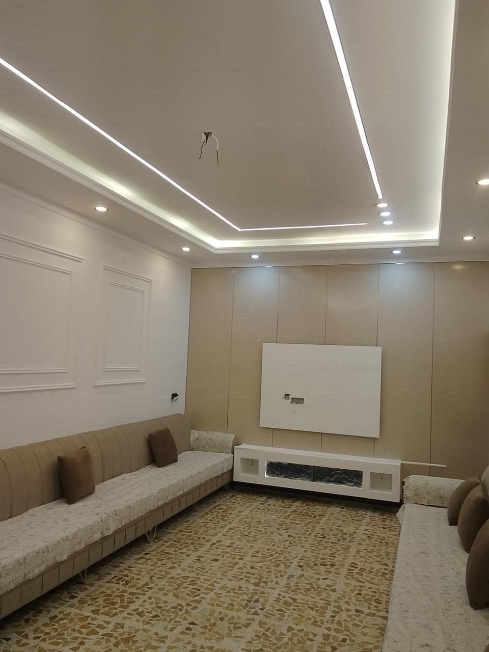 ديكورات_ياسين_نقاش
سلام عليكم /✅🩵
جميع ديكورات بأنسب الاسعار
0_جميع انواع الصبغ بجوده عاليه التركيا والعراقيه والامريكيه 
1-سقف ثانوي✨🤍
2-جبسن بورد  بوكسات قواطع مغربي + سبنت بورد + بوردx
3-بديل خشب+ بديل رخام 💯✨
4-ديكور بلازمة. ✨🩶
5-سحبات داخليه وخارجيه ✨🤍
6-حجر داخلي✨
7-عمل زجاج لوحات داخليه وخارجيه🤍✨
8-نشتغل جميع محلات وصيدليات بكادر مميز✨
9-نعمل جميع نقشات شيبورد 🤎⚒️
التواصل خاص عبر الصفحه او تواصل واتساب الادنا/ 
***********#