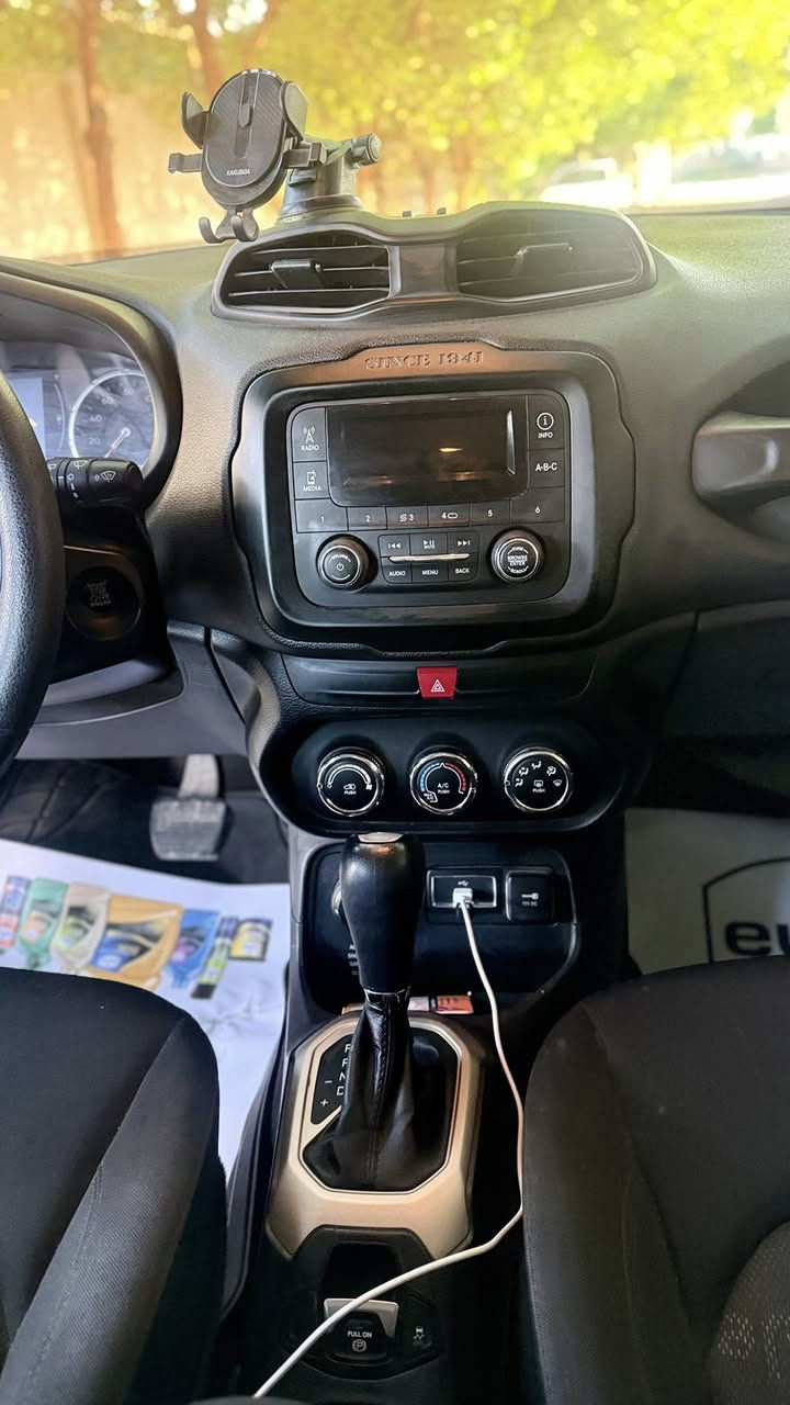 جيب رينيجد ٢٠١٧
ماشيه ٥٨ الف كيلو حقيقي 

حادث موضح بالصور ايرباك سليم 

رقم اربيل بأسمي 

مواصفات سبورت 

دفع رباعي ٤ وضعيات قياده 

محرك ٢٤٠٠

تحكم ستيرن كامل  

بصمه تشغيل عن بعد 

لون اخضر مميز

وباقي الموصفات السبورت معروفه

السياره نظيفه وحلوه واستخدام قليل جدا 

فقط البنيد جارد 

 والتكمه موضحه بالصور تحتاج صبغ

 كير ومحرك وتبريد وصدر كله بلادي نظيف ١٠٠٪؜ 

تخم تايرات جديد

سنويه وهزه منتهيه ٢٠٢٣

السعر ١١٠ ورقه وبي مجال
مكاني بغداد  

رقم واتساب فقط ***********

او تواصل عالخاص
