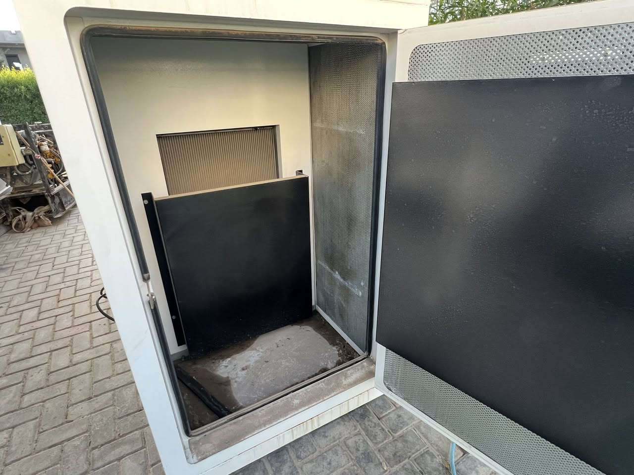 مولده 20كفي بيركنس  للبيع  عداد 20 ساعه نظيف جدا ممستعمل كاتم 100/100 رقم موبايل ***********
