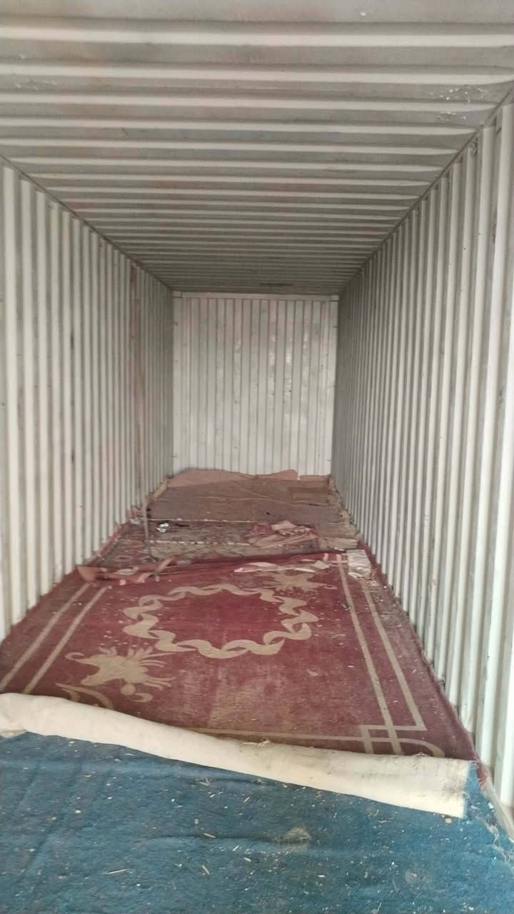 السلام عليكم حاويه للبيع طوال 12
ارتفاع 290مكاني كربلاء ***********اتصال فقط ***********
