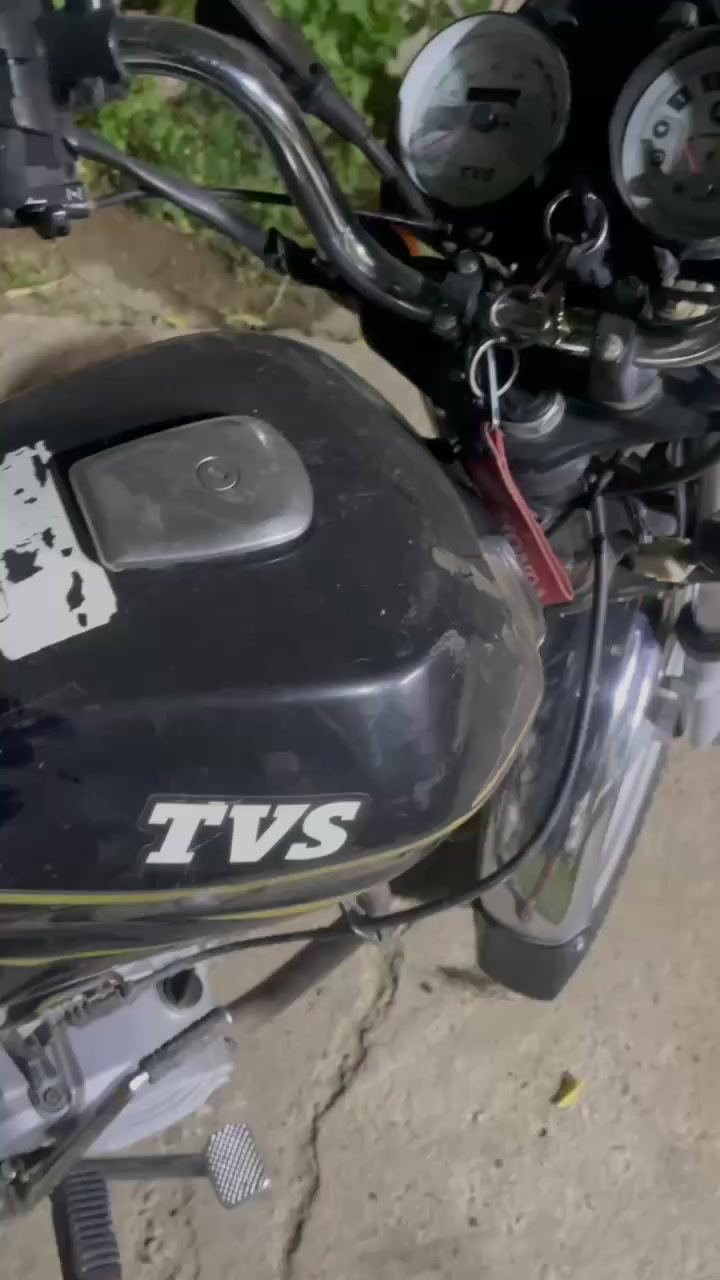 سلام عليكم السعر ٦٥٠ فقط اصولي اقره منشور كامل دراجه TVS هنديه للبيع الدراجه اوراق كامله واصوليه وكمرك مدفوع بس تروح ترقم الدراجه شوفت عينكم مويل 2018 استخدام شخصي مكينه مامفتوحه ابد شلعه كلش قويه يحتاجلها بعض ترتيب لئن جانت متروكه بس هسه على وضعها تشتغل من اول هندر وشلعه ومعدل ماتوكفك مكينه ماكايمه بس دهن صارله مده طويله بداخلها وبدلته وشغلتها كامت ادخن وكطعت وبعدين رجعت اتدخن ماتوقع كايمه لئن صوتها كلش ناعم وشلعه ومعدل انته شوفت عينك تايرات جدد دراجه  نضيفه سعرها بلاش ب٦٥٠الف وبيها مجال حك جيه   رقمي *********** وتساب مكاني بغداد العامريه وصورها كامله وكلشي موضح يمك بالصور والفديو وتحياتي
