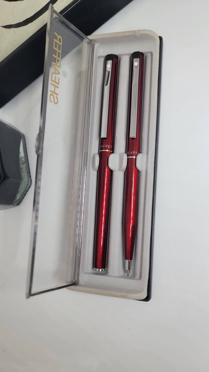 السلام عليكم
امريكي الصنع غير مستخدم نهائيا و بالعلبة الاصليةTRZ شيفر
حالة القلم : غير مستخدم نهائيا و بالعلبة الاصلية
بلد الصنع :امريكي
تاريخ الصنع : ثمانينات
البدن :معدن بالكامل حامل الورق كروم نحيف الحجم
حجم النبلة : ميديم للحبر 1 ملم للجاف
السعر :65،000 مع علبة حبر 50 مل هدية و 2 لب جاف
للحجز يرجى مراسلتنا عبر الواتساب ***********
