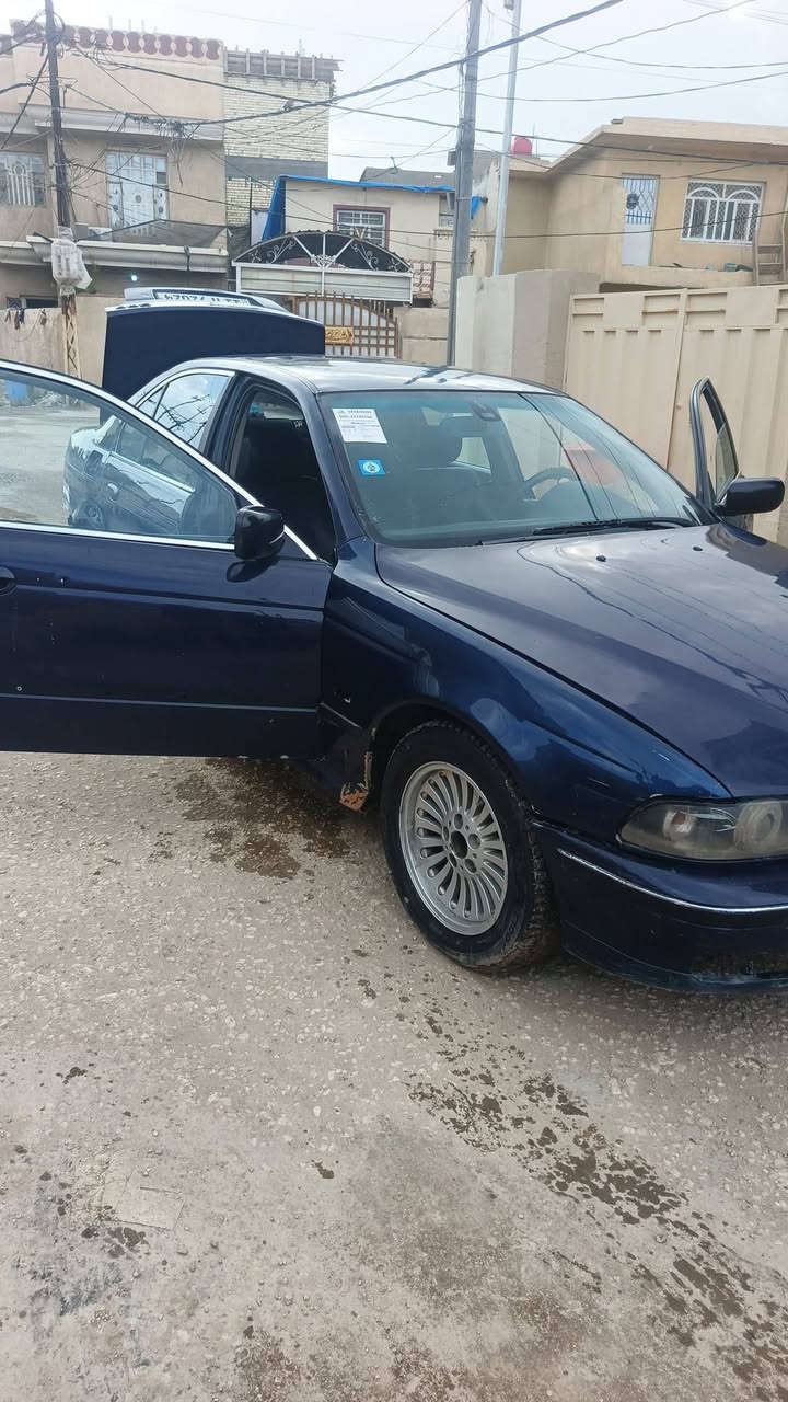 سلام عليكم اخوان سياره بي ام صقر موديل السياره (2000) سياره جاهزه وخير من الله مكينه 530 توني شاده حاويه سنويه ل (29) تنتهي صدر امامي جديد والخلفي نص عمر سياره حلوه وكاعده بيه نواقص بسيطه سعر السياره 63 وبيه مجال للاستفسار الاتصال *********** مكان السياره بابل الحله
