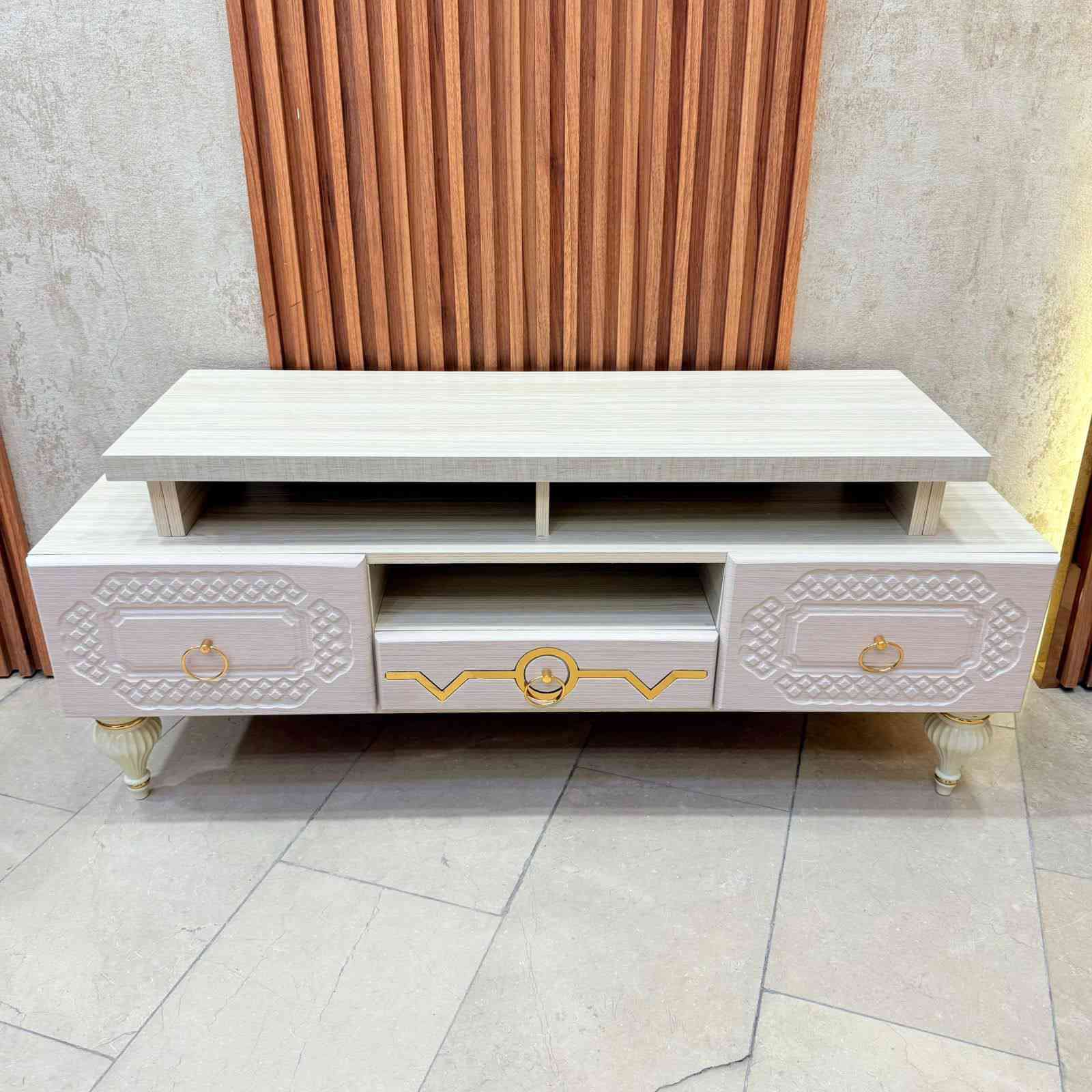 ميز بلازما 120 سم 
ارتفاع 50 سم 
عمق 35 سم 

توصيل لجميع المحافظات


**إذا كنت صاحب هذا الإعلان وتريد حذفه لأي سبب، رجاءا أرسل رسالة إلى الدعم الفني**