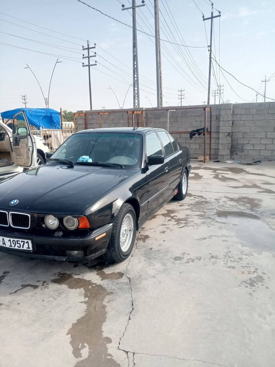 سلام وعليكم 
للبيع بيم حجم  525  كبس فول اتو ماتيك بس كير عادي  موديل 1991
رقم سليمانية دولي تحويل 
تخم تاير صدر ودبلات كلة جديد 
محرك وكير جديد 
تبريد تدفئة 
السعر 50$ وبيها مجال 
***********
