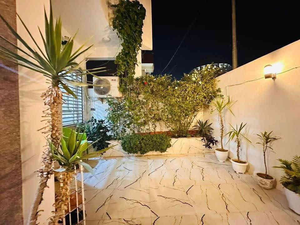 🏠دار للبيع للبيع

📍الموقع حي الحدباء فئة أ 

المساحة 200 م 

الواجه 10 ❌20

↕️مكون من طابقين 

♦️الطابق الاول 

استقبال ومطبخ حار وبارد وهول وغرفتين نوم سويت صحيات

♦️الطابق الثاني 

هول وثلاثة غرف نوم سويت وصحيات وسطوح ناصي وسطوح عالي 

⬇️⬇️⬇️⬇️للاستفسار اتصل على الارقام ⬇️⬇️⬇️⬇️

👤فيس بوك #مكتب دلتا لتجارة العقارات 

☎️ كورك ***********

☎️ اسيا  ‭***********

📍باقي التفاصيل زورو مكتب دلتا لتجارة العقارات 

♦️سايدين الصديق  مقابل سنتر بغداد عمارة قاعة الخاتون للأعراس

⬇️ باقي العروض ومعرفة السعر 

داخل صفحة #مكتب_دلتا_لتجارة_العقارات موصل, نينوى
