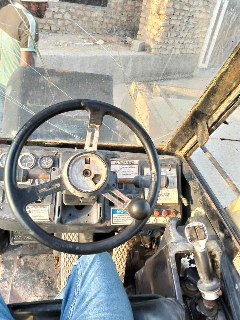 رافعه شوكيه البيع 14 متر 205 ***********
