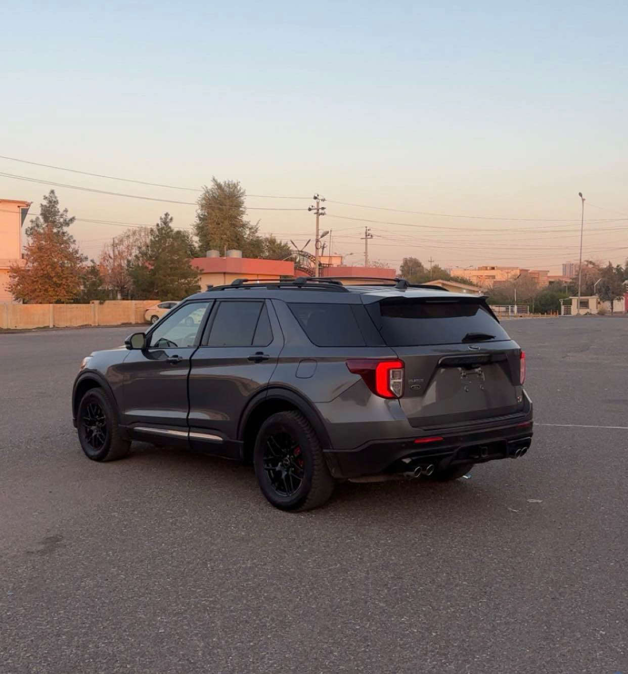 السلام عليكم 
Ford explorer 2023 ST V6 
فورد اكسبلورا ST 
موديل 2023 
بجم و خلف كبس 
فول فول مواصفات فور ويل 
لون مميز 
ستة سلندر - 400hp 
رادار 360 - بانوراما - بصمة شغال 
‎5 كاميرات - تحكم ستيرن 
كشن خزن - كشن كهربائي تدفئة و تبريد 
ستيرن هيتر - كود باب 
بي بعد هواية مواصفات 
جاملغ و باب سبغ بدون دواخل بدون إرباك 
بي بعد شبر تعديل 
كير و محرك اكسل و دبل اكسل بشرط 
رادار و ارباك و كهربائي بشرط 
سيارة شرط ترقيم ارقام شيمالي 
بي مجال 3شهر للترقيم 
مكان سيارة أربيل 
سعر 290$ بي مجال 
*********** أربيل, العراق
