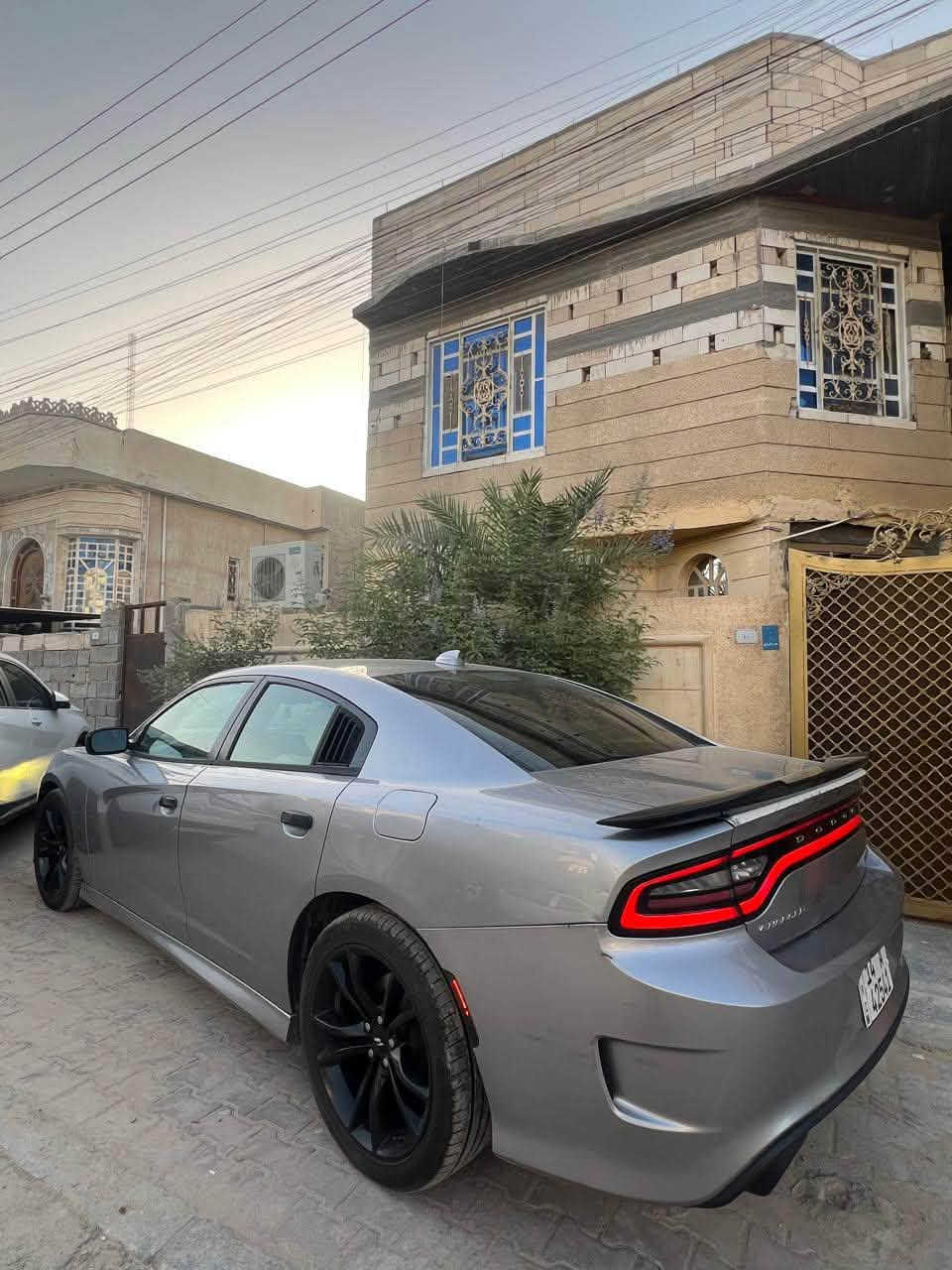 دوج جارجر 2016
اللون سلفري
بصره -حره (تحويل ثاني يوم)
مواصفات sxt
محرك 3600
كاميرا خلفيه - شاشة كبيره
محدثه السياره كت كامل (srt)
بيها 5قطع صبغ (بنيد + جاملغ ايمن+ جاملغ ايسر+الباب عكس جهه السايق + باب خلفي)
دواخل بيجي - نظام Abs - تشغيل عن بعد 
السياره حداديه + مكينه + كير (مابيها نقص والحمدلله)
عنوان السياره : البصره 
رقم الهاتف ***********
السعر 152$
وبيها مجال قليل
