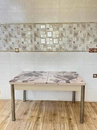 ميز بلول • نظيف • طاولة