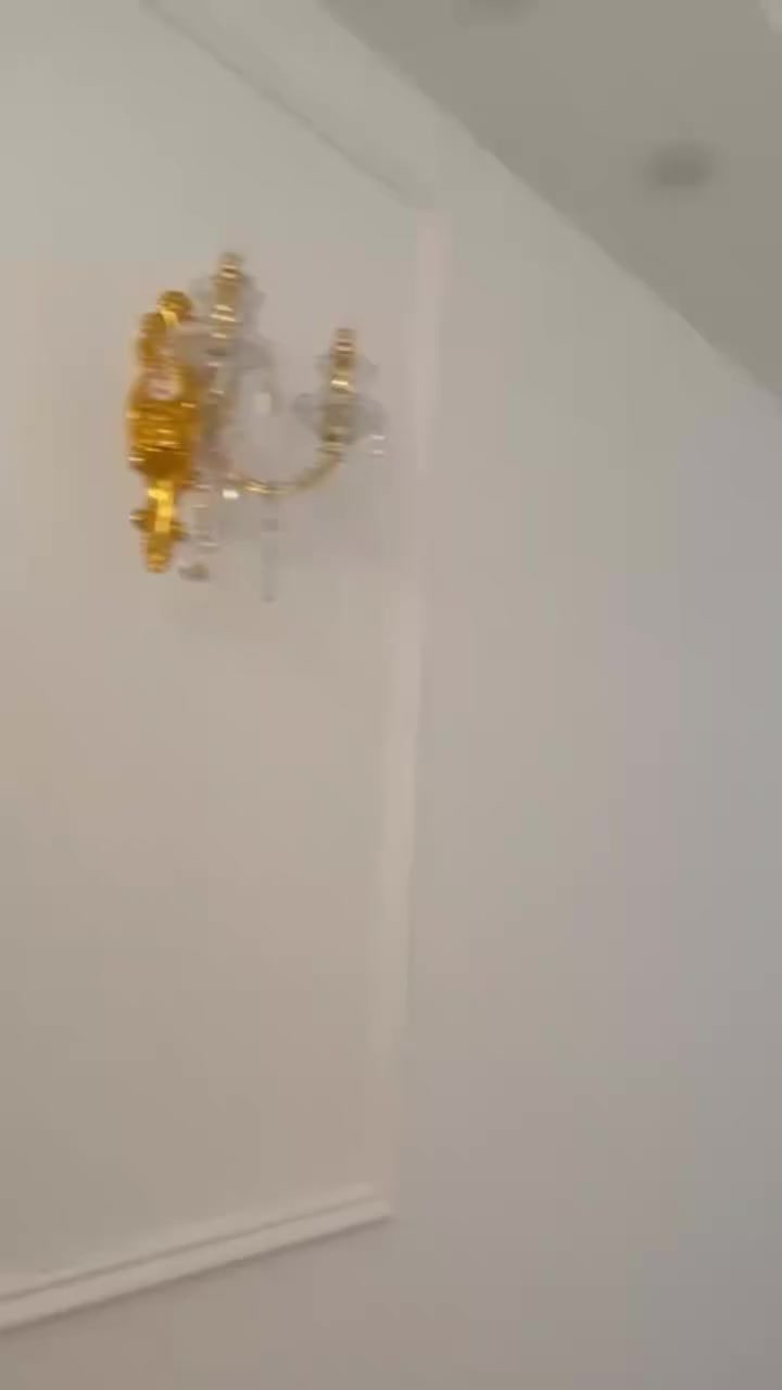 للبيع 
المساحه 140m
يحتوي على اربع غرف نوم
وحده منهن نضام سويت
غرفة طابق ارضي وثلاث غرف طابق اول
يحتوي على صالة ومطبخ حار وبارد واستقابال واناره داخليه (حديقة داخليه ) وايضا منور خلف الغرفه  
السعر 193 مع مجال بسيط
الموقع 📌
عسكري مدارس شارع المضخه مقابيل مدرسة دارك
للتواصل  ***********
