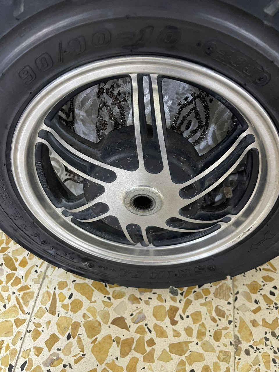 وياله رمبه شرط عل فحص هنه وتايرات   بغداد حي النصر السعر 200. بدون عمله  ***********
