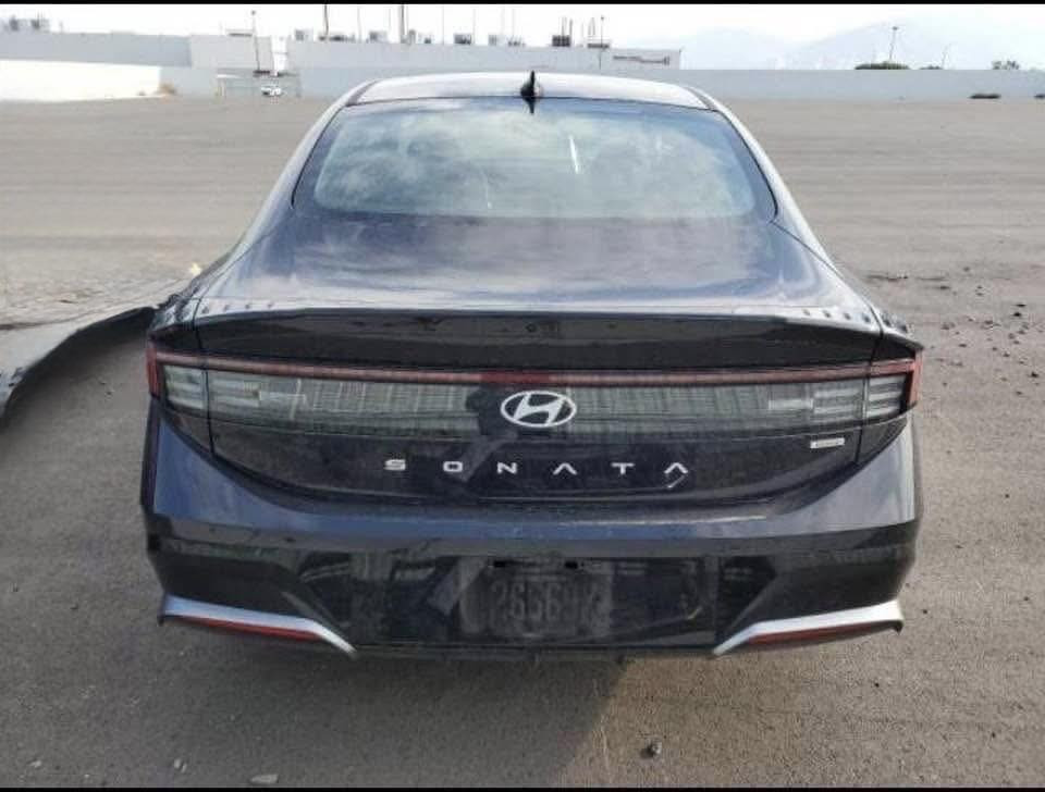 السلام عليكم ...
هيونداي سوناتا هايبرد 2024 للبيع.رقم بغداد

ماشية 30 الف كيلو متر 

مواصفات السيارة

رادار امامي

رادار خلفي 

تحديد مسار 

نقط عمياء 

شحن واير لس

نظام تتبع 

قيادة ذاتية

نظام تراكشن

تبريد لمس منفصل السائق عن

 العبري

 كشنات كهرباء

جنطة ذكية

نظام بلولنك اللي يفتح بالتطبيق على الموبايل

تدفئة كشن السايق و العبري 

قطعتين تبريد

السيارة جديدة كلش وحادثها موضح ب الصور كلش خفيف جاملغ واصلح نفسة بدون فتح

 

رقم بغداد

للأستفسار أكثر:  ***********

صور الحادث مرفقات 

سياره جديدة بالعافية الي ياخذها
