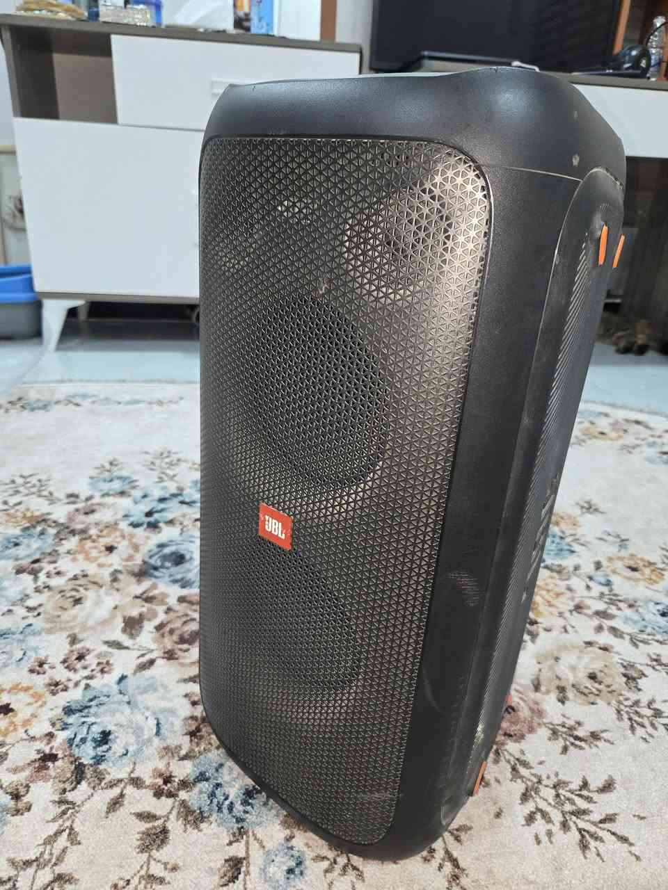 سماعات JBL اصلية 
بطارية داخلية تشحنها تستمر 12 ساعة
نظيفة من كل النواحي بدون اي مشكلة.
سعر 150 الف
***********
بغداد-البياع شرطة الخامسة
