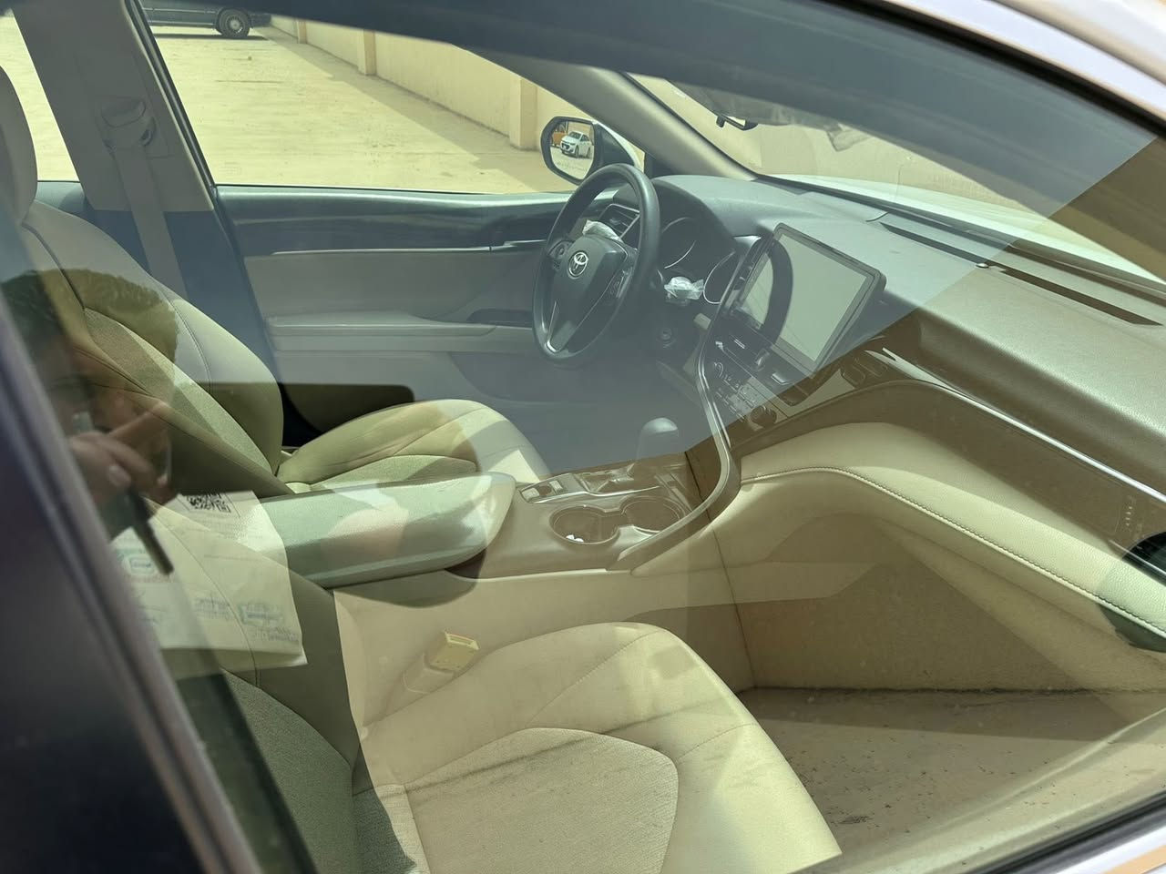 كامري خليجي وكالة سيد نهرو 
لون ابيض لؤلؤي 
Le 
حساسات 
تبريد خلفي
ماشيه ٤٤ الف كيلو متر
السعر المطلوب ٢٣٠  وبيها مجال شي قليل 
ملاحظة: يوجد رصعة خفيفة جداً بالچاملغ الامامي من جهة السايق 
البقية وضع الشركة بشكل كامل 
للاتصال   
***********
***********
هيثم العميري
