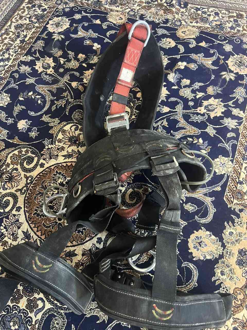 سلام عليكم أحزمة تسلق عدد6 سعر القطعة 10الف رقم ***********
