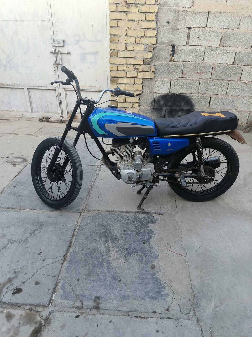 السلام عليكم دراجه للبيع سعر 400 وبيها ***********
