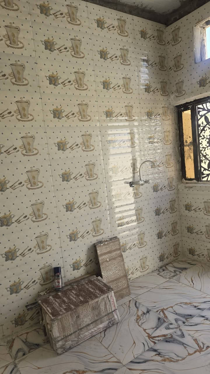 دارسكن طابو مالك صرف زراعي عراقي وكاله مكاتبه ونسخه من الطابو المساحة الكليه 200متر مساحه بناء 100متر وترك خلف بيت على نهر 100متر  يتكون بيت من غرفه ودونيه وصاله ومطبخ وصحيات داخليه وخارجيه سكف سندويج بيت مرتب حلوه فارق جاهزه السكن السعر 40مليون وبيع مجال الاستفسار ***********

